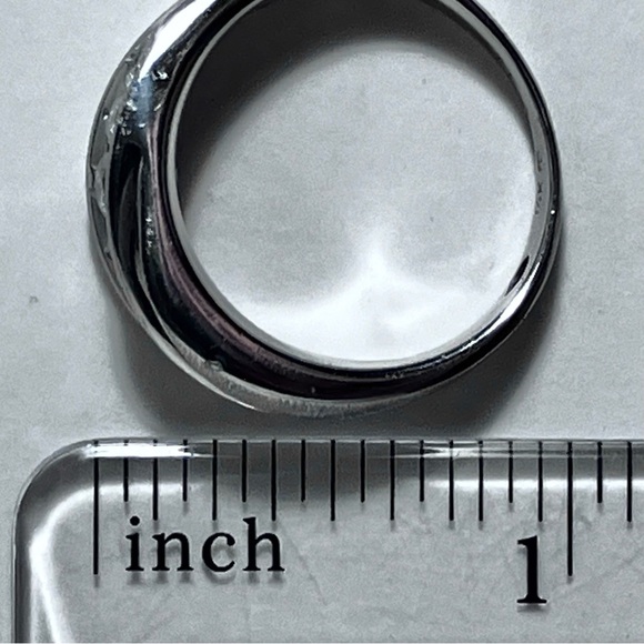 14Kt WHITE GOLD & DIAMOND Ring / Channel Set / Size 9.5 / Comfort Fit Setting - Picture 9 of 10